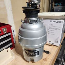 Titan ¾ Horsepower Garbage Disposal 