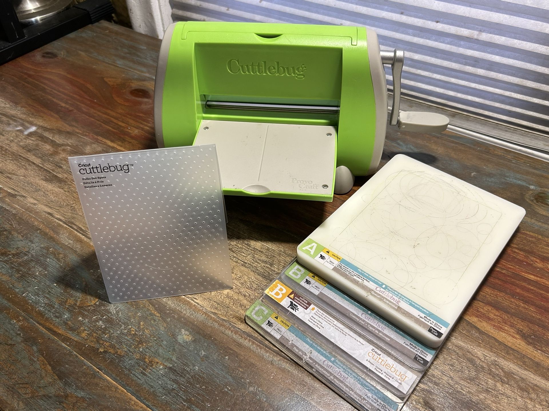 Cricut Cuttlebug cutting & embossing machine.