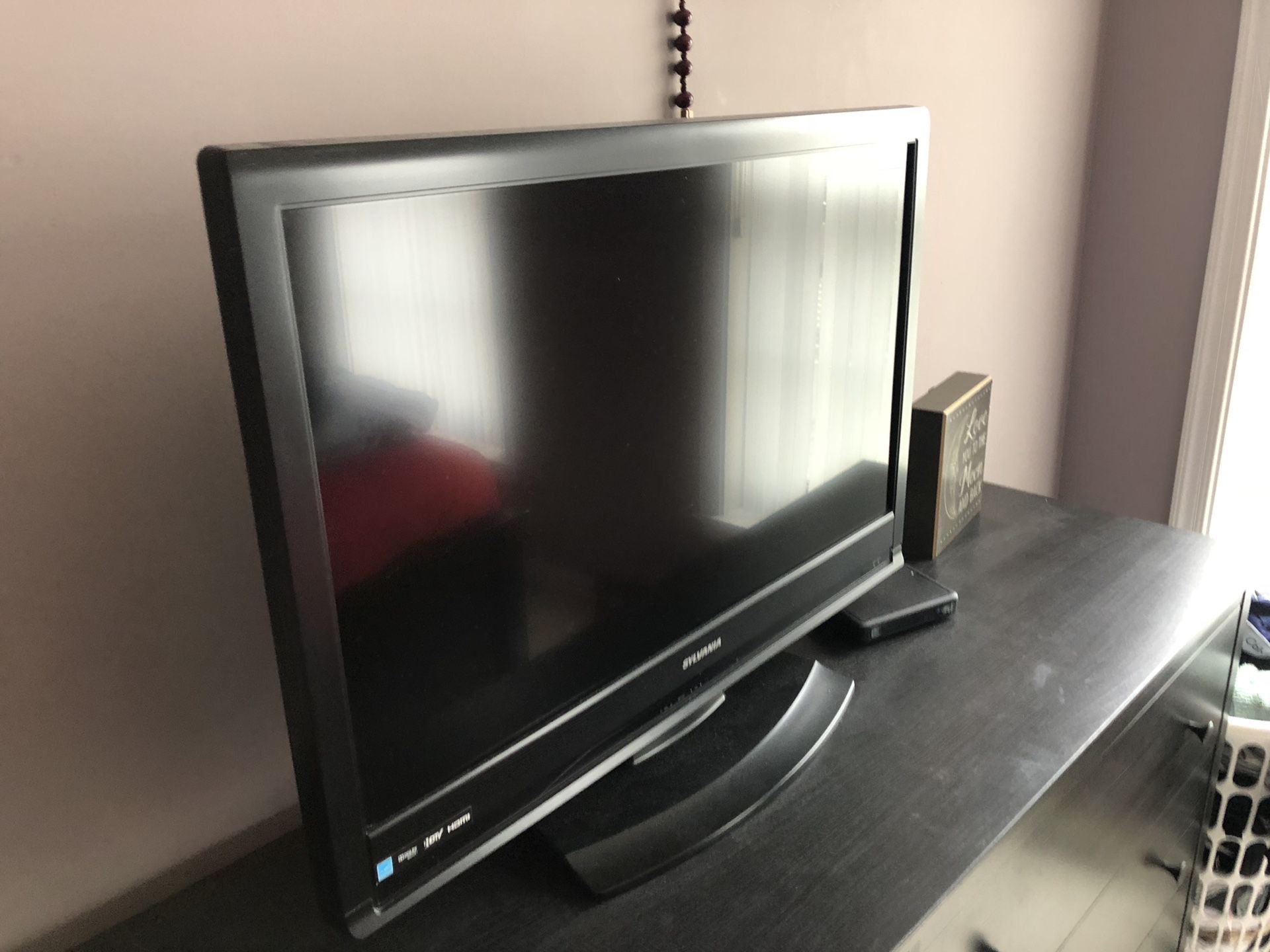 Sylvania 32inch LCD tv