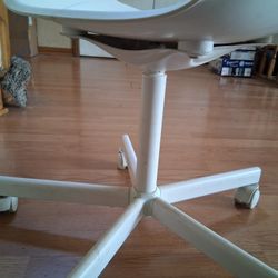 Chair With no Height  adjustable in good condition 