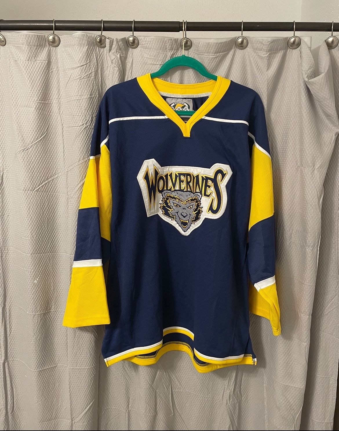 Minnesota Wolverine Hockey Jersey size XL 