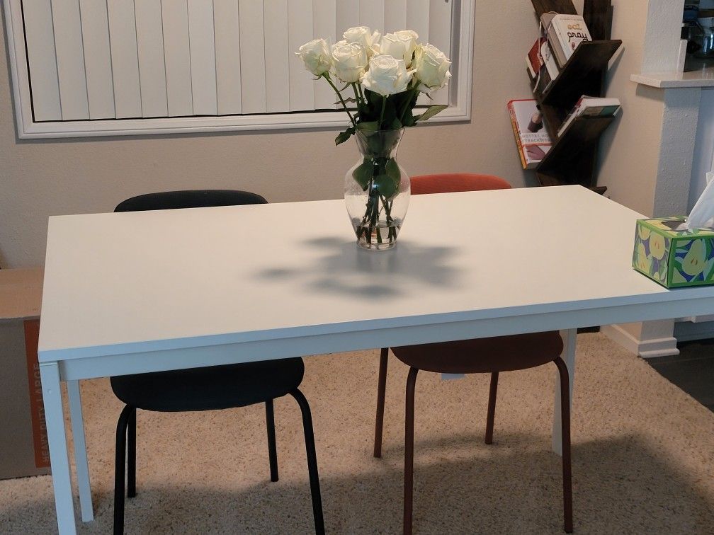 White Table/desk