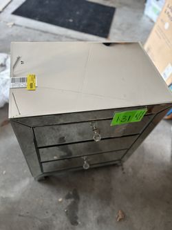New Mirrored Nightstand - Damage From Shipping Top is NOT CRACKED Its Ceiling Reflection!