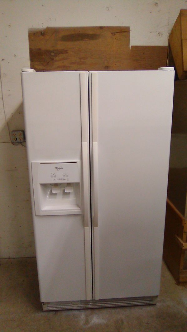 Beautiful Whirlpool refrigerator 25 cubic foot sidebyside water and