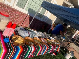 Se vende plancha para tacos con mesa y todo incluido