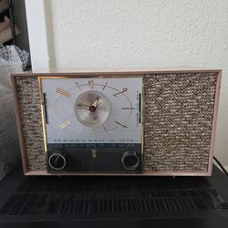 vintage 1950's Zenith AM/FM Clock Radio