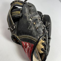 Rawlings Youth Baseball Glove In Excellent Condition