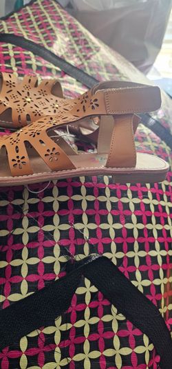 Girls sandals