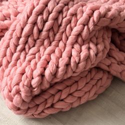Chunky Knit Blanket Throw Pink, Handmade Chunky Knitted Blankets Stylish & Cosy