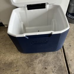 38 QT Coleman Cooler W/Telescoping Handle 