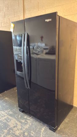 Nice like new Whirlpool side by side refrigerator