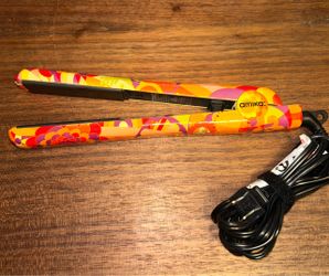 Amika flat iron hair straightener