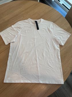 Lululemon Men’s White T-Shirt Size M Minimal Logo