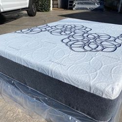 Queen Bamboo Cooling Gel Memory Foam!!