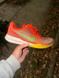 Nike Kobe Mentality 2 Red Grinch Basketball Shoes Size 10