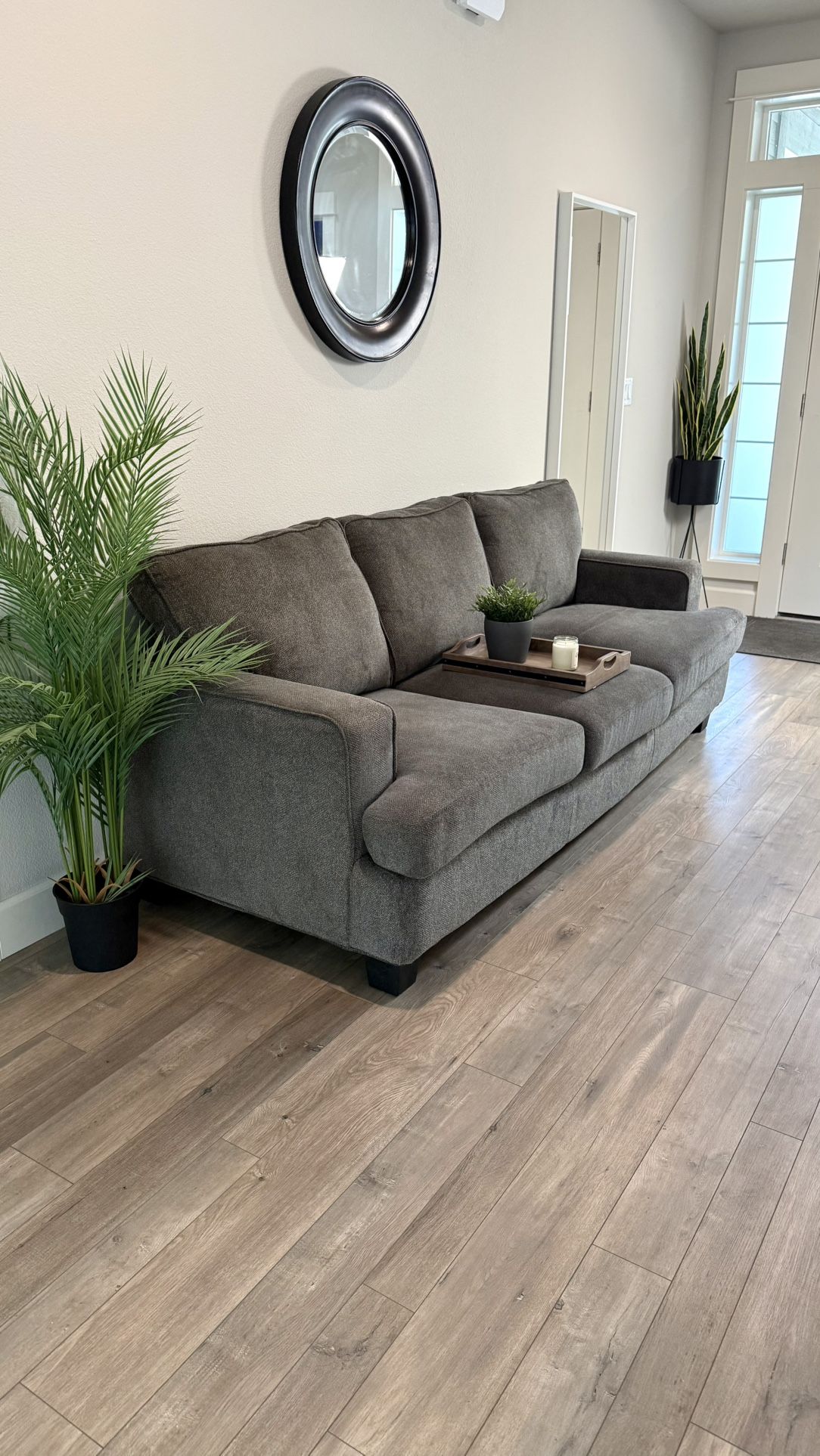 Grey Couch (FREE Delivery!🚚)