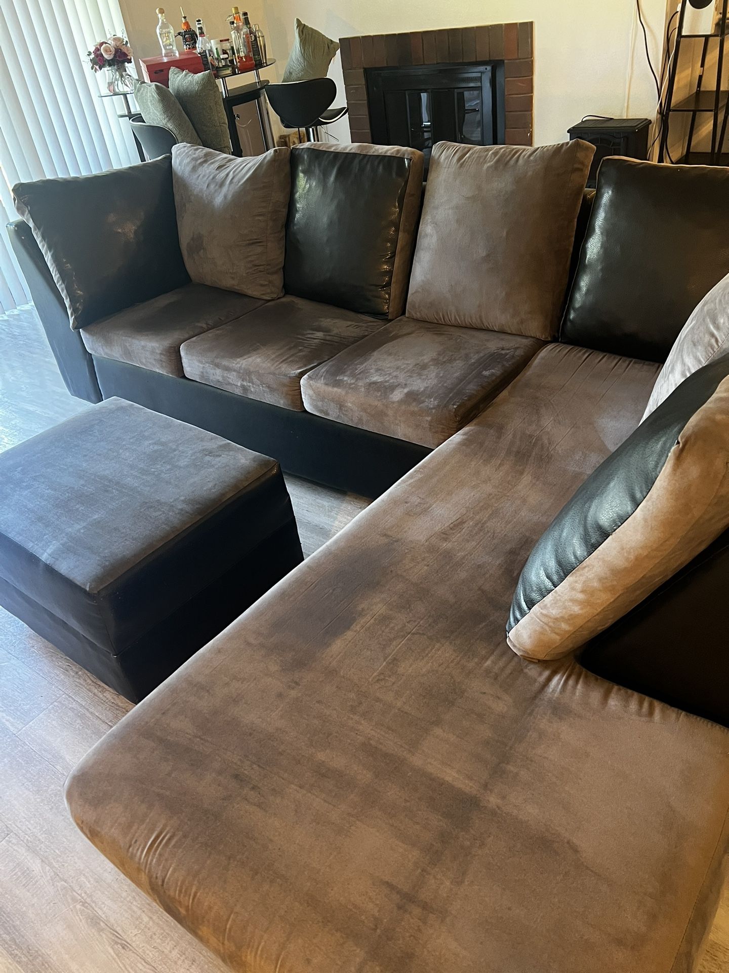4 Seat L Shaped Sectional & Ottoman