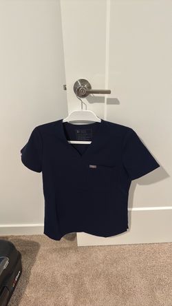 XS FIGS Navy Woman’s  scrub top