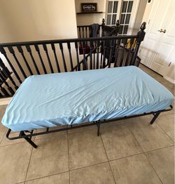Twin size bed and collapsible frame