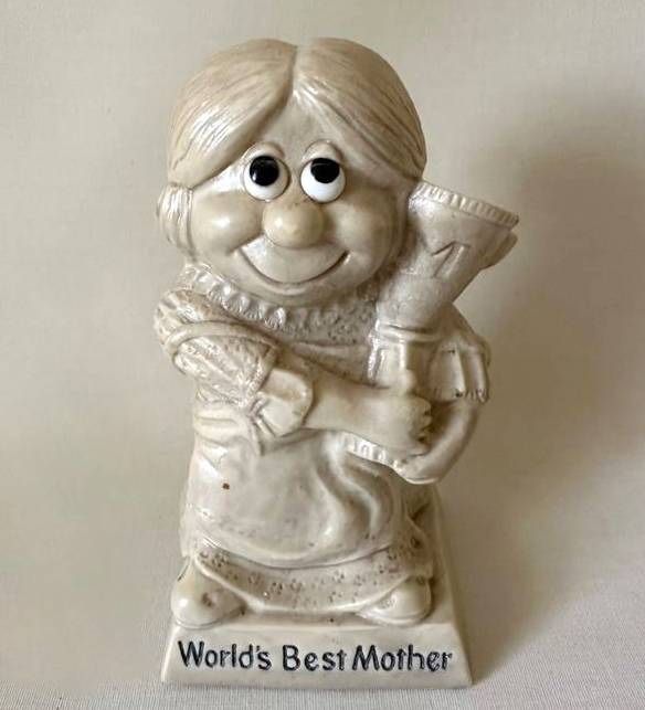 Vintage 70s Russ Berrie Worlds Best Mother Mom Big Smile With Trophy Funny Figurine Statue Decor