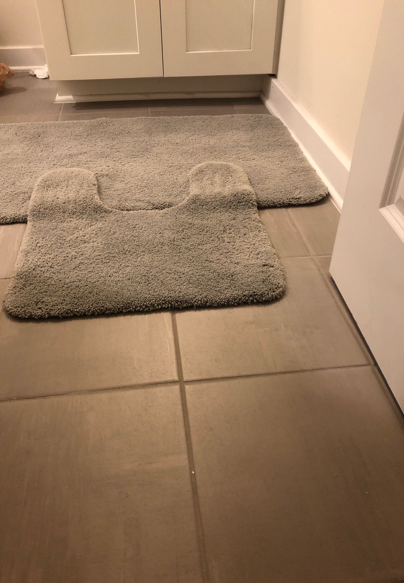 Grey bathroom rugs