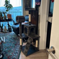 NEW CAT TREE-selling all the items he would not use