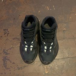 Yeezy 700
