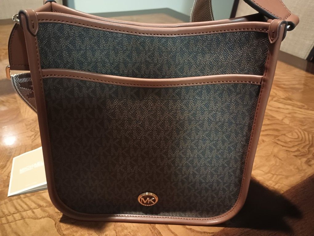 Micheal Kors Crossbody Bag