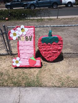 Strawberry 🍓 Piñata 