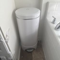 Diaper Trashcan - UV Diaper Pail