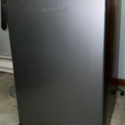 Hisense 4.4 Cu. Ft. Compact Mini Refrigerator 