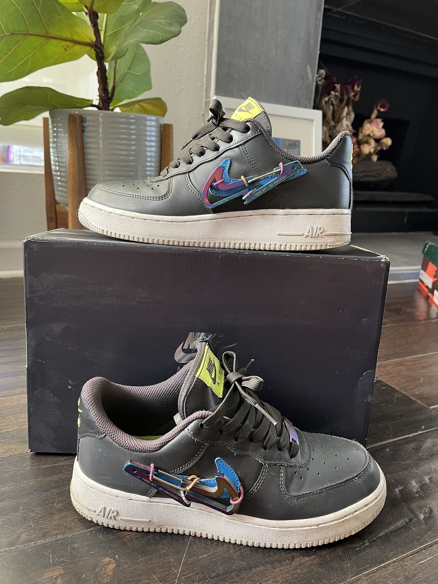 Size 6.5 Nike Air Force 1 ´07 Premium Sample Carabiner...