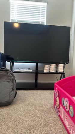 Glass entertainment stand
