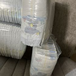 Pampers Swaddlers  Size 2  (83  count Diapers )