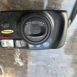 Samsung Maxima Zoom 105 35mm point-and-shoot film camera.
