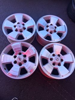 Vendo set de rines size 17 para Toyota