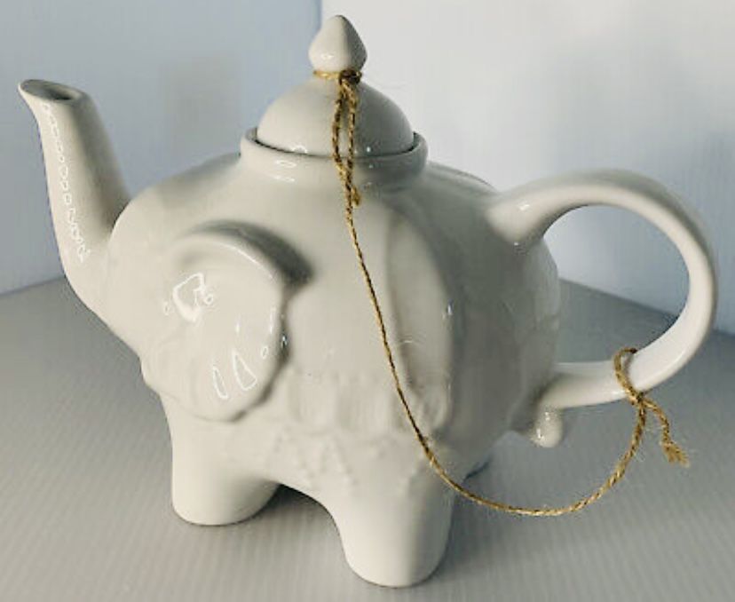 Cordon Blue Elephant Tea Pot 28oz
