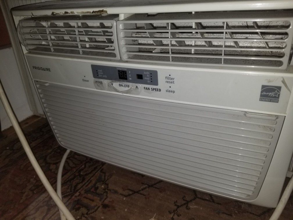 Air conditioner digital Thermostat Frigidaire Works Great