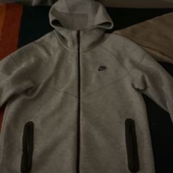 GrayNike Tech Fleece 