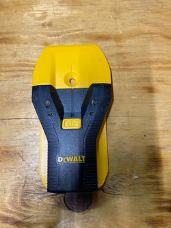 DeWalt stud finder / electrical wire finder