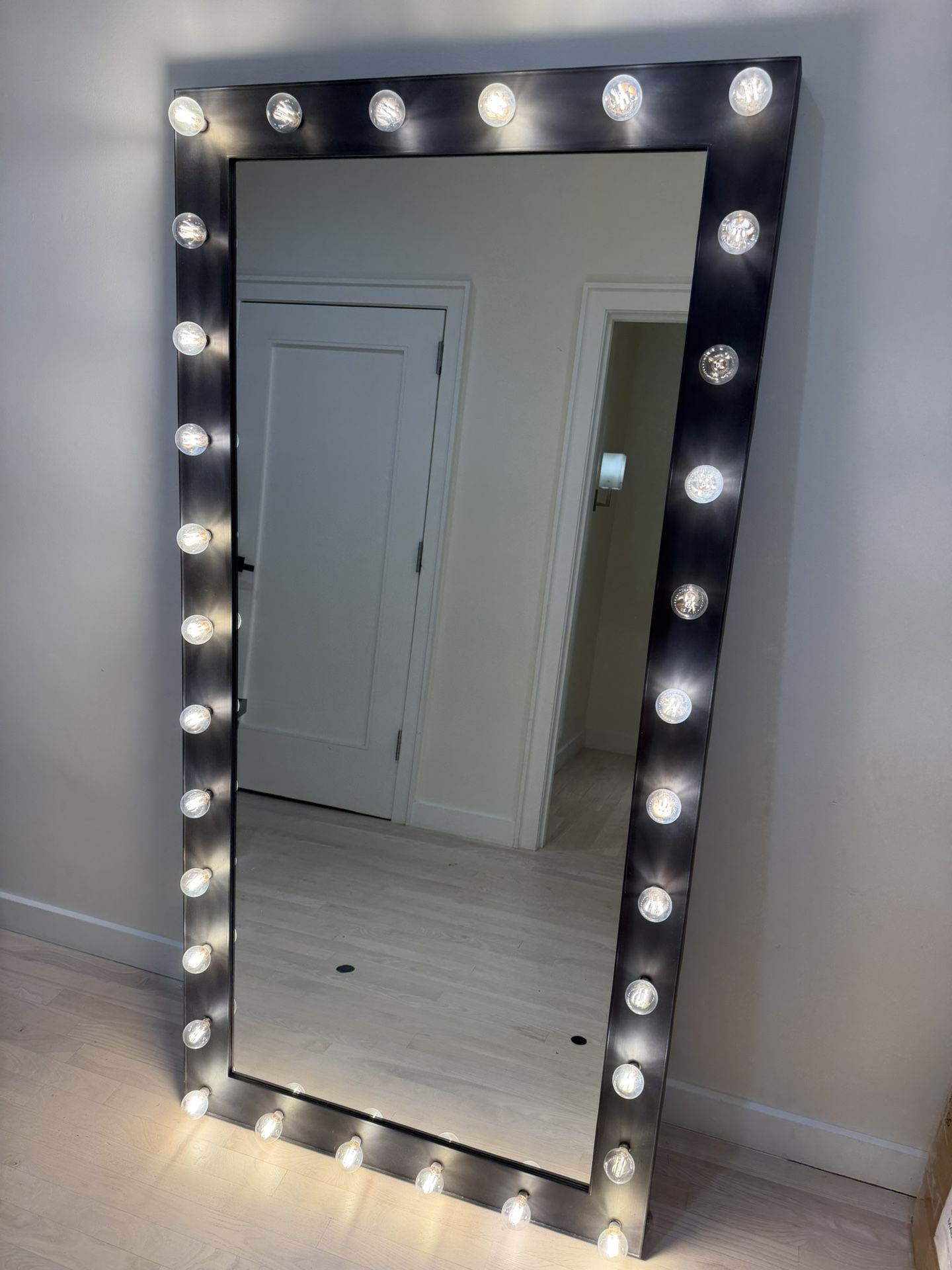 HIGH-END LIGHTED MIRROR, LIKE NEW - HOME OR BUSINESS