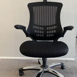 Ergonomic Office Style Chair In Very Good Condition For Sale