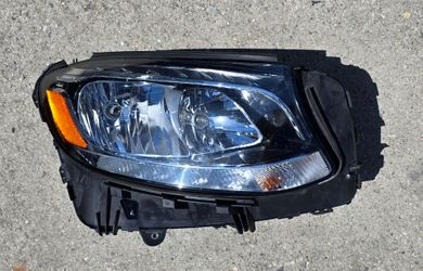 2016 2017 2018 2019 MERCEDES BENZ GLC300 GLC RIGHT PASSENGER HEADLIGHT