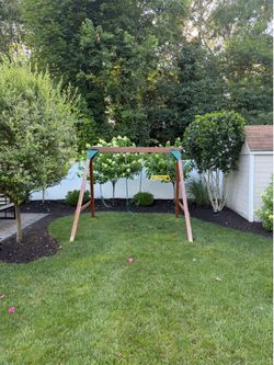 swing set in excellent condition -