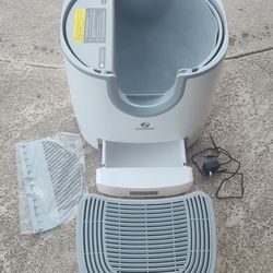 Furoomatepet
Self-Cleaning Litter Box, Large Capacity Automatic Open-Top Design for Multiple Cats w/ Advanced Safety Features