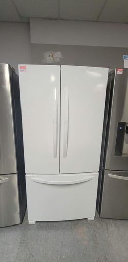 Whirlpool/Maytag style French Door Fridge – White, Bottom Freezer