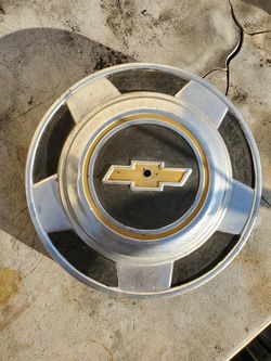 Chevy hub cap