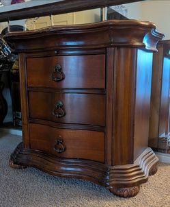 Solid Wood 3  Drawer Vintage Style Nightstand