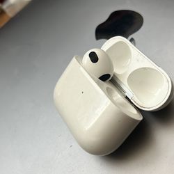 AirPods 3G. Only Case And Left 