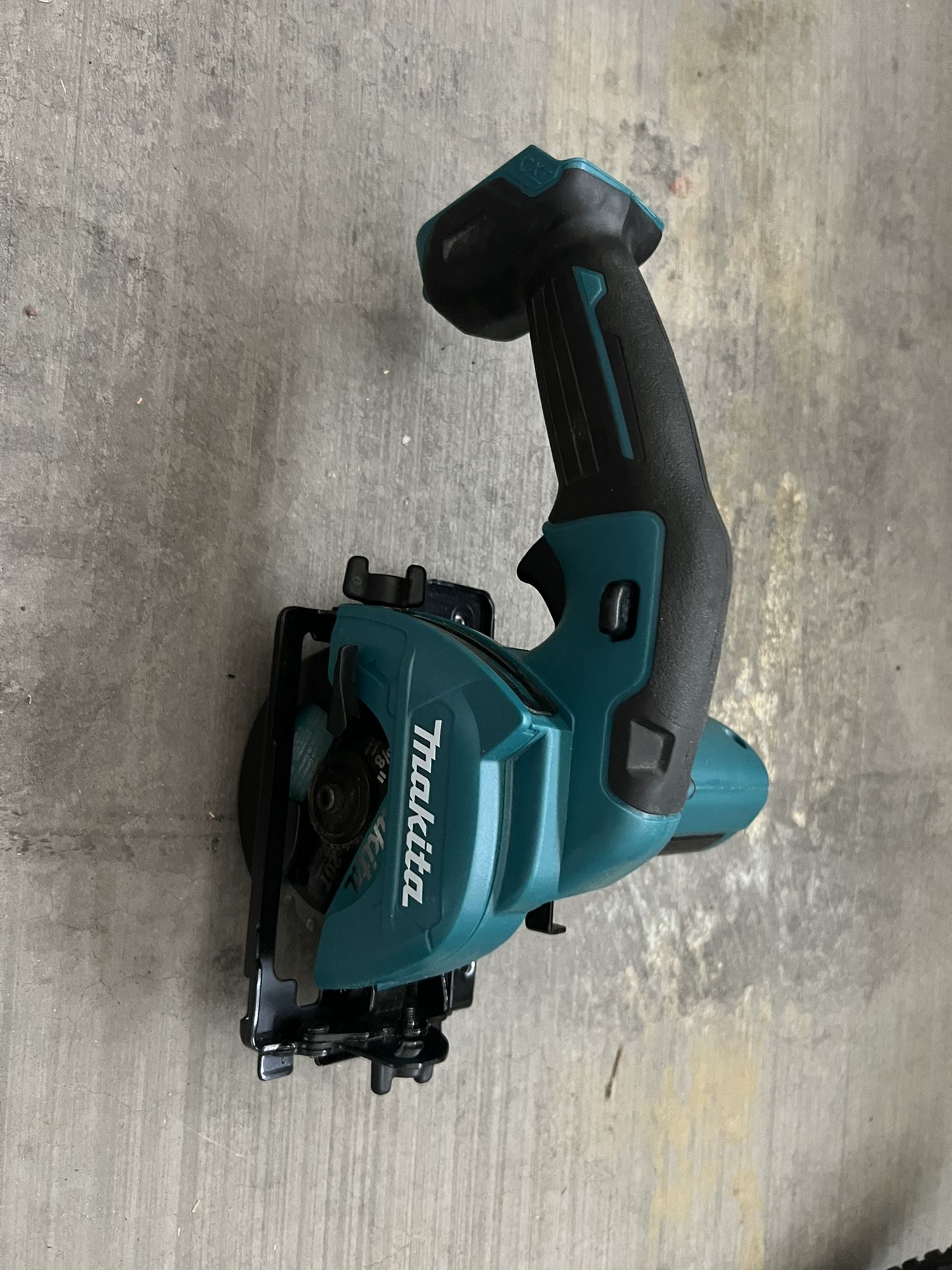 Makita 3 3/8" Circular Saw